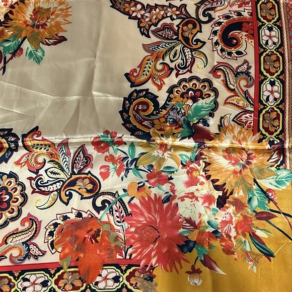 R-1687- Women's Scarf Red Cream Colors NWT - Picture 6 of 9